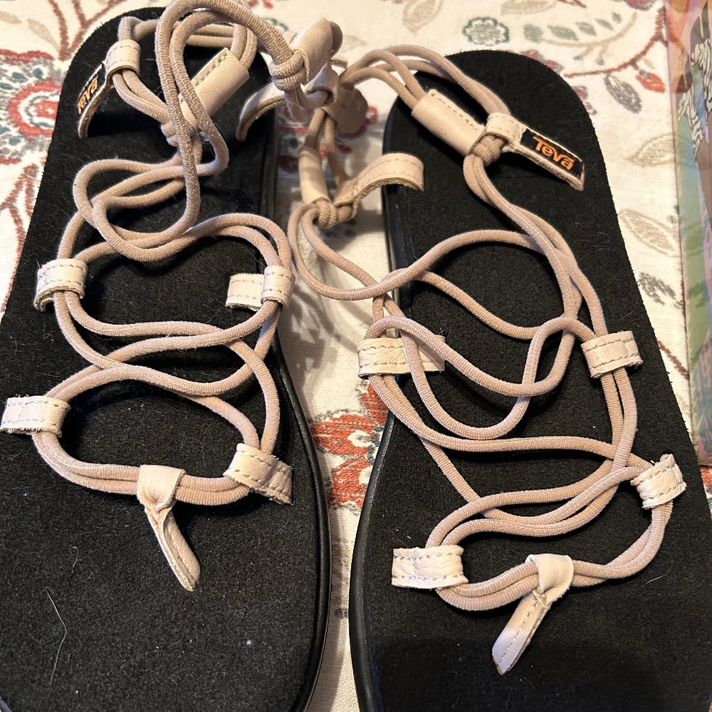 Teva voyager sandals size 8